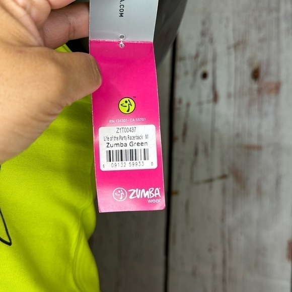 ZUMBA FITNESS sporty stretchy black tank top Green “Join the Party” Large NWT - Picture 6 of 9